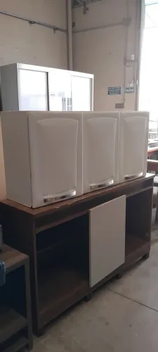 Armário aéreo em aço USADO