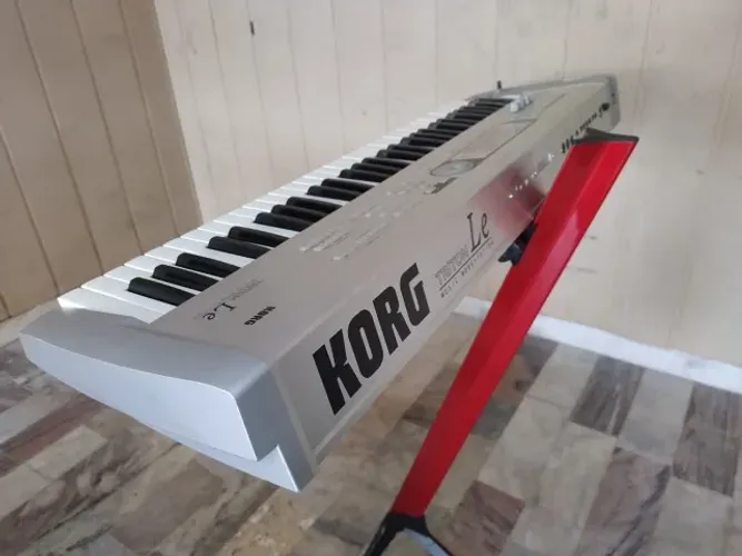 Korg Triton LE 61 Com Case de Alumínio Semi Novo Apenas usado em casa !!! Muito Novo !!!