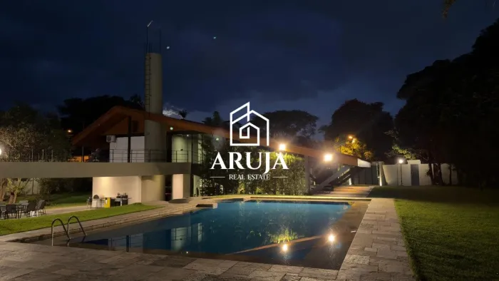 Casa de Alto Padrão para Locação no Condomínio Arujazinho I em Arujá