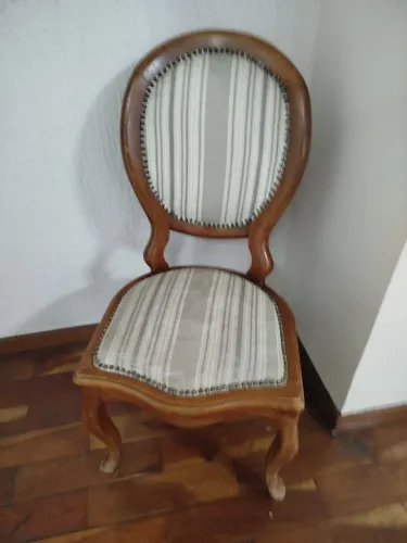 Cadeira medalhão em cerejeira maciça