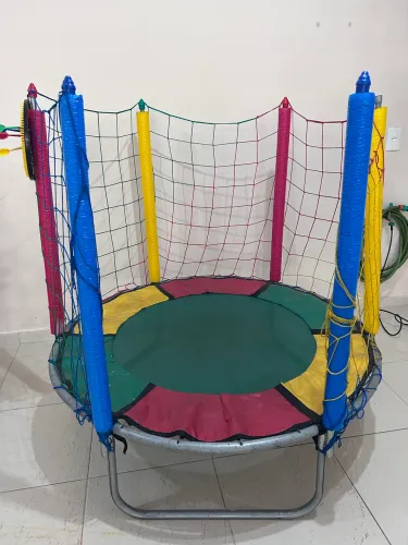 CAMA ELÁSTICA INFANTIL COM REDE DE PROTEÇÃO