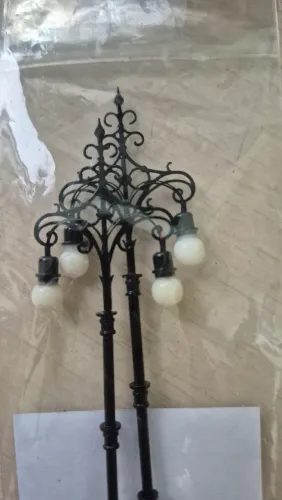 2 belíssimos postes antigos para iluminação de sua maquete na escala HO