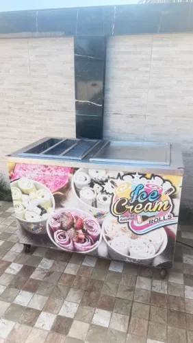 Máquina de sorvete na chapa 