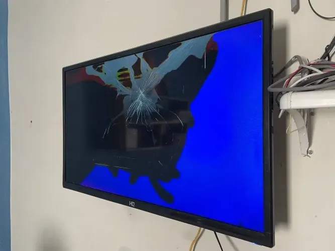 TV HQ 32 polegadas com defeito na tela