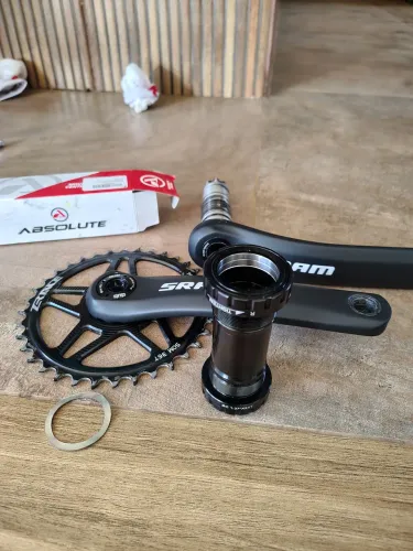 Pé de vela SRAM bb30 com movimento central de rosca 