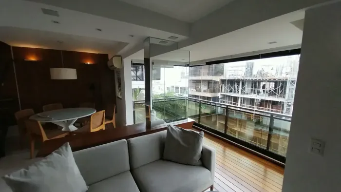 Alugo Excelente Flat, Cobertura, Quadra da Praia!!!