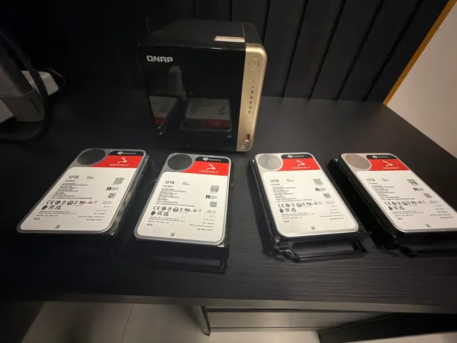 Qnap ts-464 com 4 ironwolf de 12tb