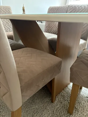 Conjunto mesa e 8 cadeiras semi novas