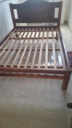 Cama casal de madeira ( usada)