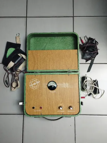 Raridade: Aparelho Fisiotron Vintage - Maleta de Fisioterapia Anos 60/70 - Peça de Museu