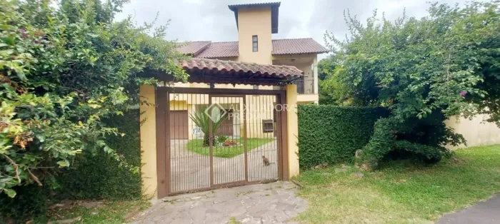 Ampla Casa Térrea com 5 Dormitórios e 3 Suítes no Bairro Harmonia
