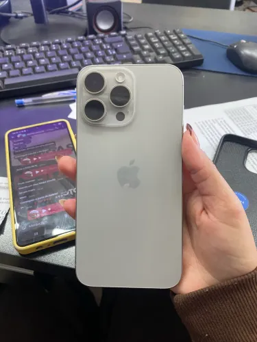 iPhone 15 pro Max com a tela trocada 256g 
