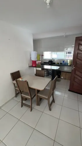 Mesa com 4 cadeiras