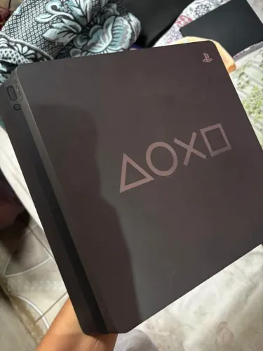 PS4 Slim 1TB Edição Especial Days Of Play Cinza