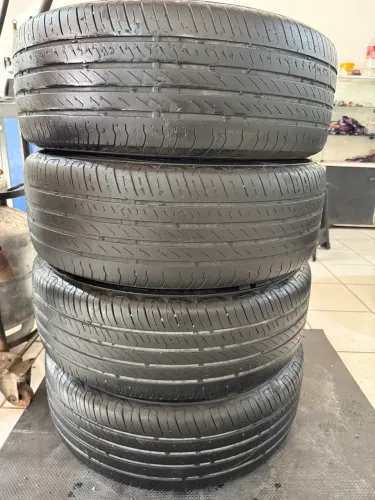 Vendo 4 pneus 205/60/16 valor 800 só os pneus e 800 só as rodas total 1.600 tudo