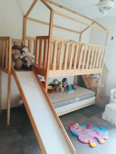 Beliche cabana com escada e escorregador