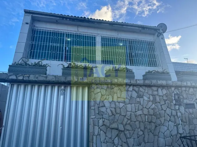 Casa em arthur Ludgren 1, Paulista, 5qtos, 1 st, 2 vg ,varanda, 2 min do shopping Norte Wa