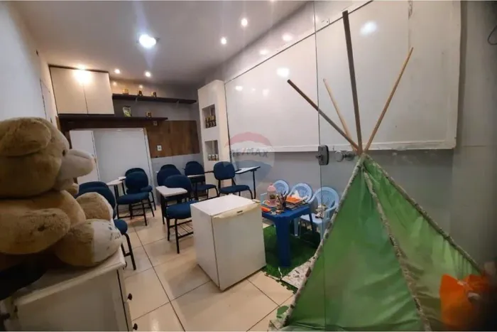 Sala Comercial na Torre: Design Moderno e Localização na avenida principal do bairro da To