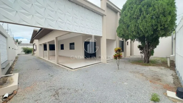 CASA COM 3 SUÍTES A VENDA POR R$ 1.080.000,00 NO JD CELESTE EM SINOP/MT - GADANI IMÓVEIS