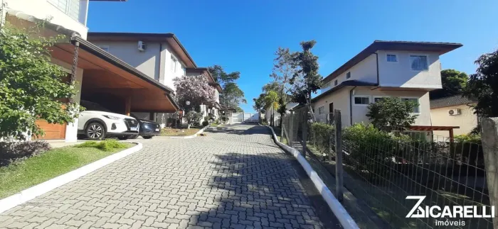 Casa para Locação em Itatiaia, PENEDO, 3 dormitórios, 3 suítes, 3 banheiros, 2 vagas