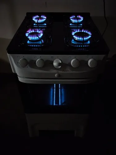 Fogão mesa de vidro semi novo automático entrego 