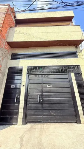 Casa Espaçosa à Venda no Grajaú com Ótimo Custo-Benefício