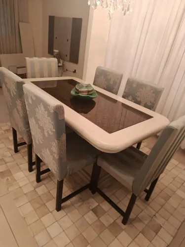 Mesa com 6 cadeiras