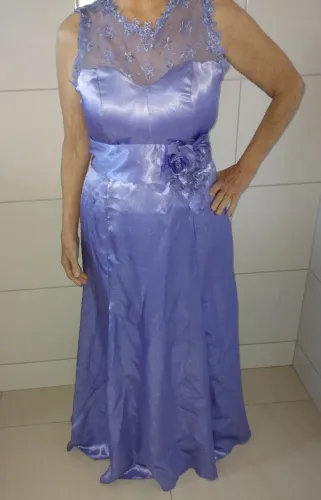 Vestido de Festa cor Hortência em cetim e renda