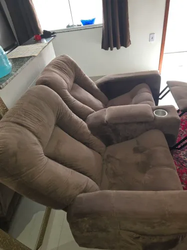 Vendo duas poltronas reclináveis em estado de nova sem avarias