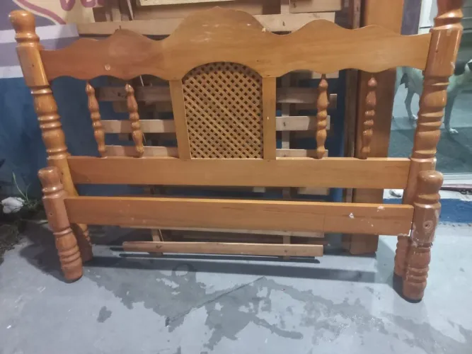Cama de Madeira Casal (Faço Entrega)