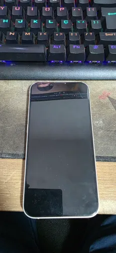 ?iPhone 13 (Para Retirada de Peças ou Tentativa de Reparo)
