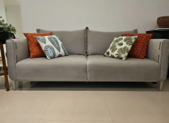 Sofá de 3 lugares, novíssimo, de alto padrão