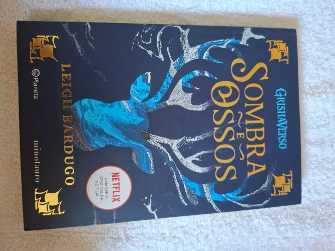 Livro Sombra e ossos grishaverse