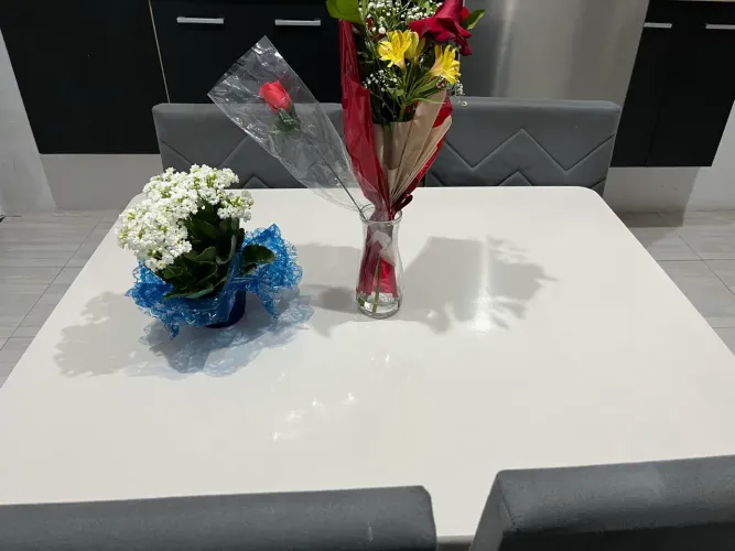 Mesa de quatro cadeiras 