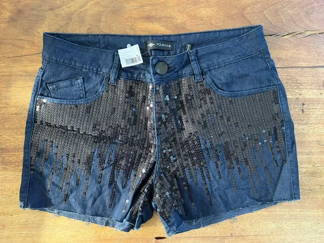 Short Jeans Four One com Paetês Pretos Tam. 42 | Novo com Etiqueta