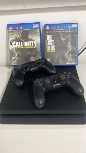PS4 1Tb 2 controles 2 jogos