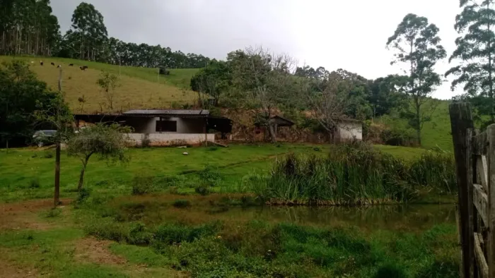 Sitío 9.5 Alqueires... Guapiara sp 500 metros do asfalto... Casa simples Rico em água loca
