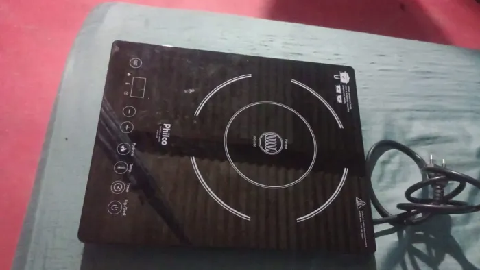 Vendo um fogão elétrico funcionando perfeitamente 