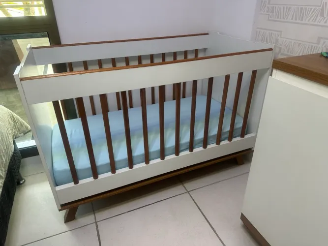 Berço de bebê nunca usado