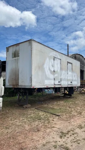 Vende-se Baú 8x5