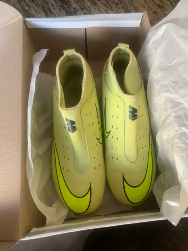 Chuteira Nike número 36