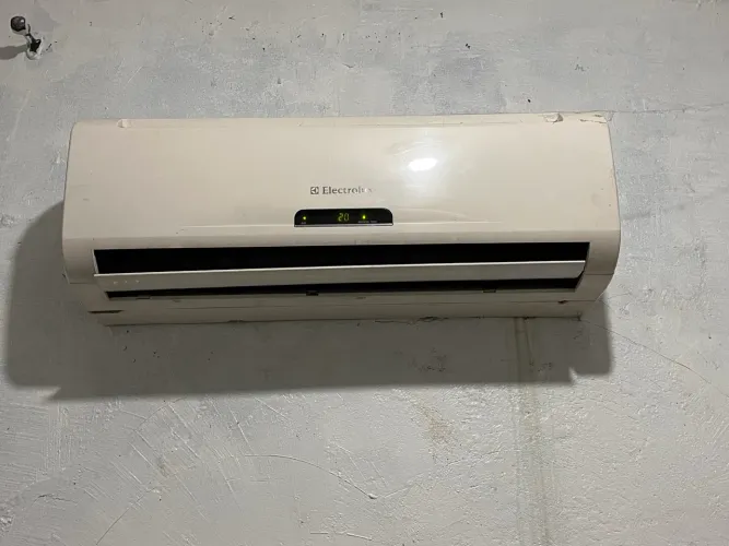Split 9 mil btus Electrolux 