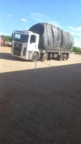 Motorista de caminhão e dê caçamba disponível