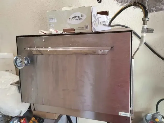 Forno a Gás Inox Venâncio 70 chega até 300C seminovo com pedras refratárias novas