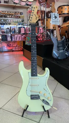 GUITARRA TAGIMA 3S ESCALA ESCURA ESCUDO AWH TG-500 OWH