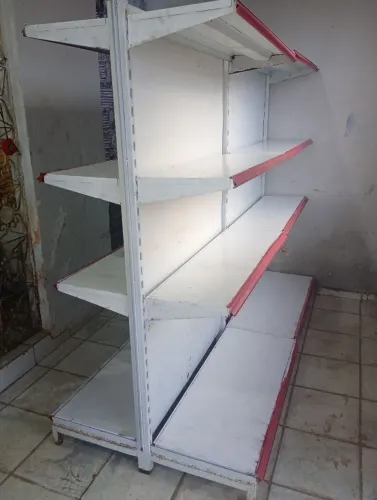 5 metros de gôndolas em ótimo estado 2700