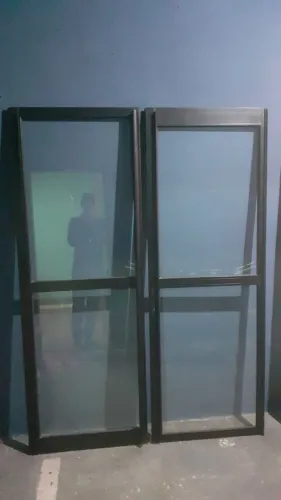 Vende-se portas de alumínio preto
