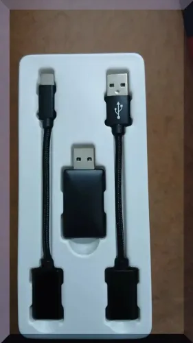 Adaptador sem fio Carplay 2 em 1 na cor preta com USB e Tipo C Pronta entrega