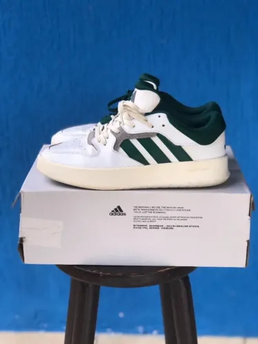 Tênis Adidas