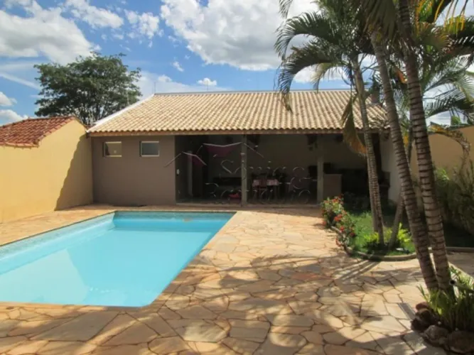 Casa para locação e venda com 03 quartos, sendo 01 suíte, varanda gourmet com churrasqueir